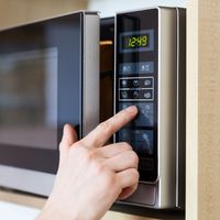 How do microwaves work?