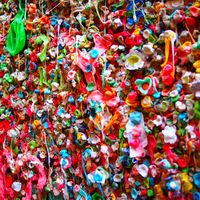 Gum wall